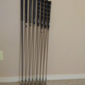 Men's Titleist Titleist DCI Senior Oversize Right Handed Iron Set Regular Flex Graphite Shaft (Used)