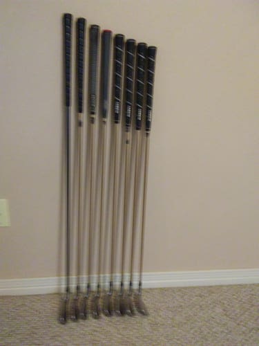 Men's Titleist Titleist DCI Senior Oversize Right Handed Iron Set Regular Flex Graphite Shaft (Used)