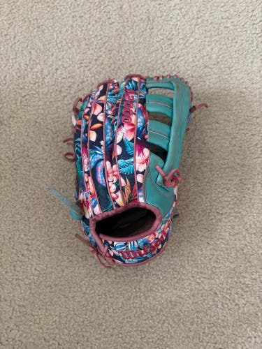 Wilson A2000 RH Outfield Baseball Glove 12.75" (Used)