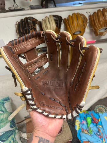 2022 Easton Professional Collection RH Infield Baseball Glove 11.5" (Used)
