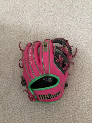 Wilson A2000 RH Infield Baseball Glove 11.5" (Used)