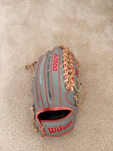 Wilson A2000 RH Outfield Baseball Glove 12.75" (Used)