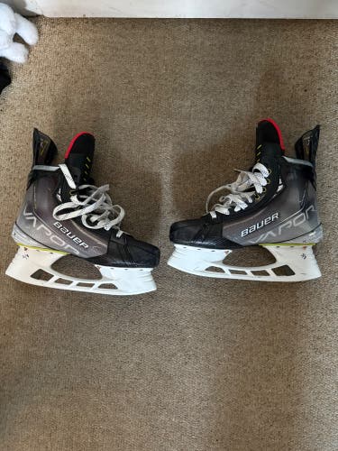 Bauer Vapor Hyperlite Hockey Skates 8.5 (New)