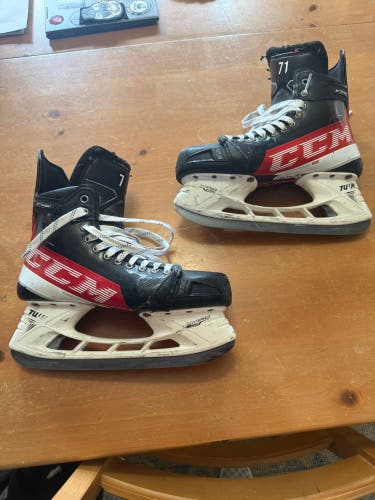 2021 CCM JetSpeed FT4 Pro Hockey Skates Regular Width Pro Stock 9.5 (Used)