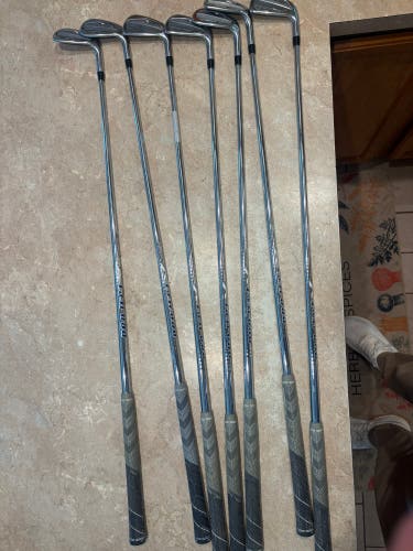 Men's Titleist T100S Right Handed Iron Set Stiff Flex (8 Clubs) #4 - #9, PW, GW (Used)