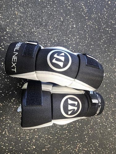 Used Warrior RABIL NEXT Lacrosse Arm Pads/Guards Black Youth 11849-S000040226