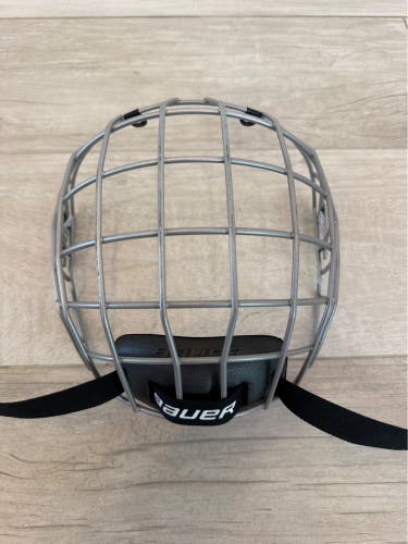 Hockey Player Cage: BAUER FM2100 (Large)