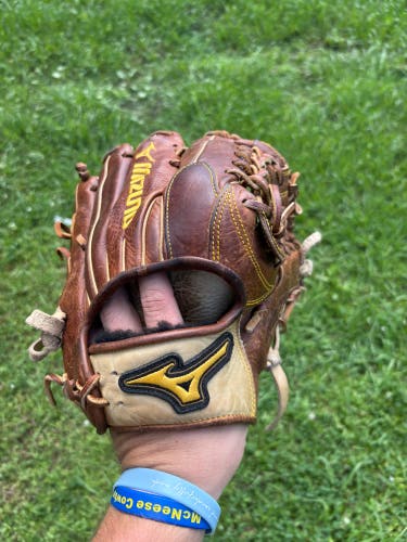 Mizuno Classic Pro Soft RH Outfield Baseball Glove 12.75" (Used)