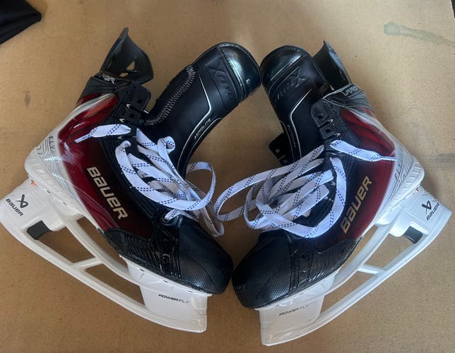 New Bauer Vapor red Flylite Detroit Red wings  Pro stock Ice Hockey Skates 8 Fit 2