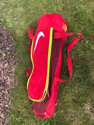 Red Adult Unisex Nike Duffle Bag (Used)