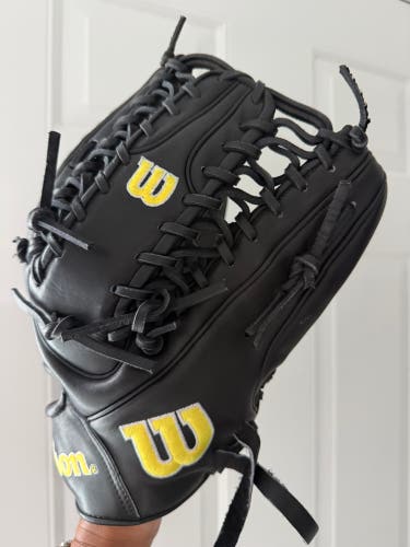 2026 Wilson A2000 RH Outfield Baseball Glove 12.75" (Used)