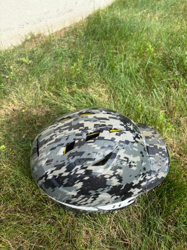 Large/Extra Large Under Armour UABH2-100 Batting Helmet (Used)