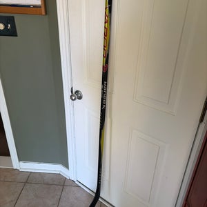 Junior Bauer Vapor Flypro Right Handed Hockey Stick P28 50 Flex (New)