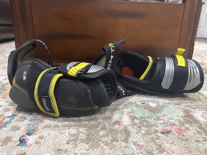 Senior Small CCM Tacks Elbow Pads (Used)
