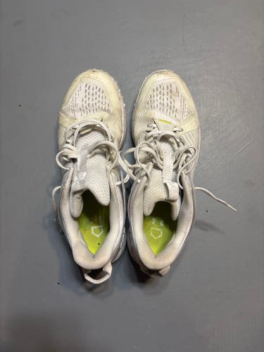 White Men's Size M 11.5 (W 12.5) Adult Under Armour Shoes (Used)