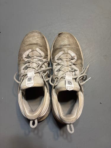 White Men's Size M 10.5 (W 11.5) Adult Under Armour Bryce harper Low Top Turf Cleats (Used)