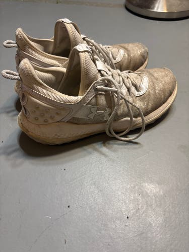 White Men's Size M 10.5 (W 11.5) Adult Under Armour Bryce harper Low Top Turf Cleats (Used)