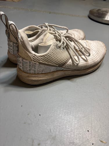 White Men's Size M 12.0 (W 13.0) Adult Under Armour Bryce harper Low Top Turf Cleats (Used)