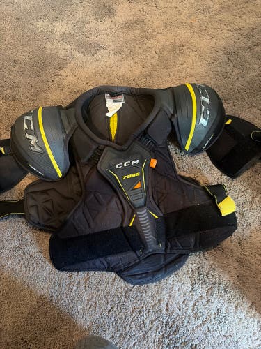 Men's Large Senior CCM Tacks 7092 Shoulder Pads (Used)