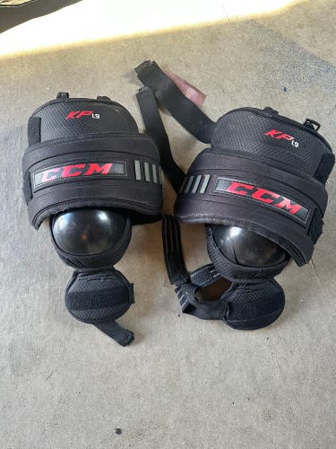 CCM 1.9 knee guards (Used)