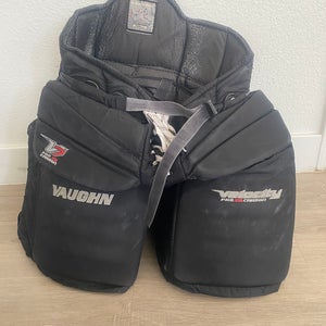 Intermediate Large 2016 Vaughn V7 Hockey Goalie Pants (Used)