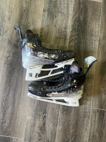 Black 2023 Bauer Vapor Hyperlite 2 Hockey Skates 8.5 (Used)