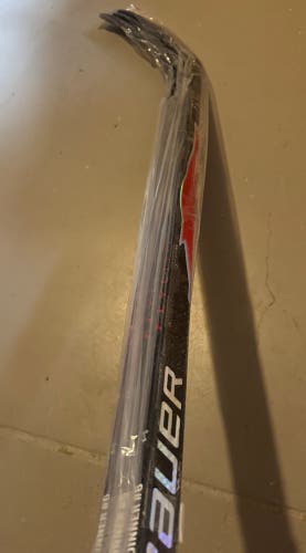 Senior Bauer Vapor Flylite Right Handed Hockey Stick P28M 70 Flex Pro Stock (New)