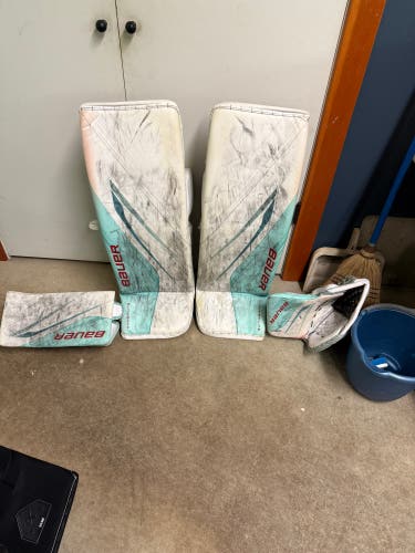 35" 2024 Bauer Hyperlite 2 Regular Goalie Full Set (Used)
