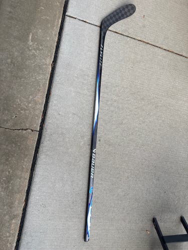 Senior Bauer Vapor Flylite Right Handed Hockey Stick P28 70 Flex (Used)