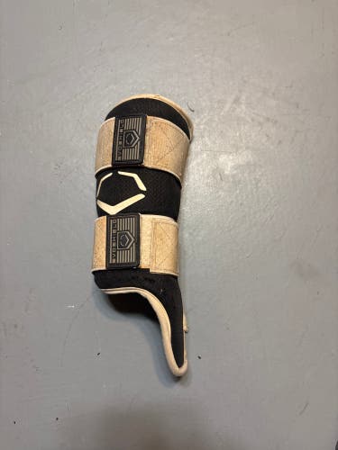 Black Senior EvoShield Leg guard Shin Guards (Used)
