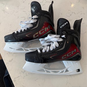 Black 2025 CCM JetSpeed FT8 Pro Hockey Skates Regular Width 8.5 (New)
