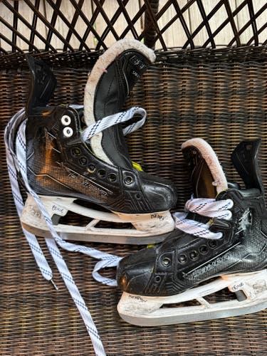 Bauer Supreme M50 Pro Hockey Skates Size 2 (Used)