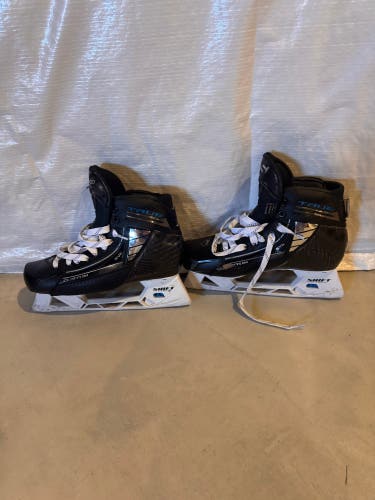 True SVH Pro Two Piece Hockey Goalie Skates Regular Width Pro Stock 9.5 (Used)