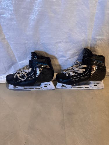 True SVH Pro Two Piece Hockey Goalie Skates Regular Width Pro Stock 9.5 (Used)