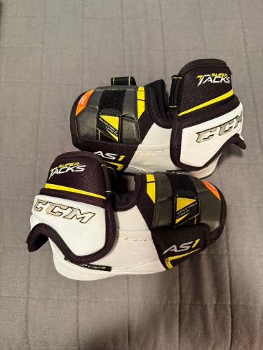Senior Small CCM Super Tacks AS1 Elbow Pads (Used)