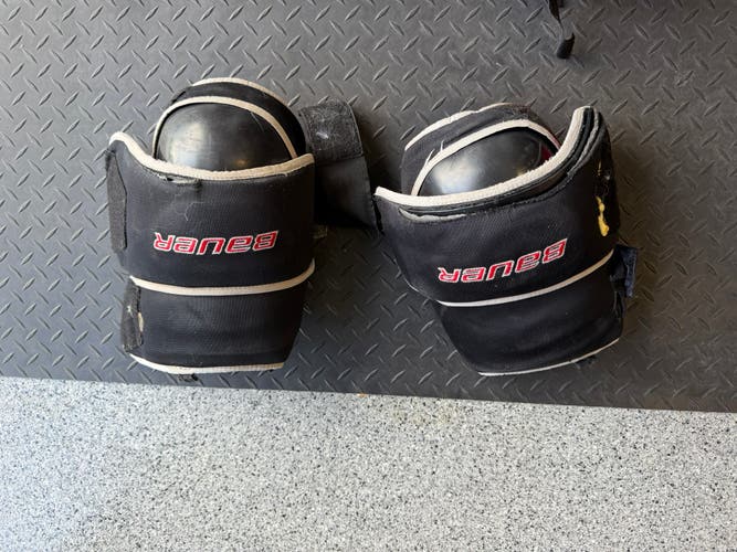 Bauer knee pads