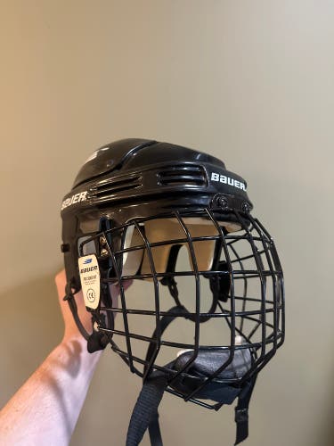 Medium Bauer HH4000 Helmet (Used)