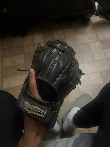 Akadema Pitcher's Baseball Glove 12" (Used)