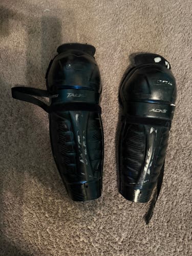 Youth CCM Tacks 9550 12" Shin Pads (Used)