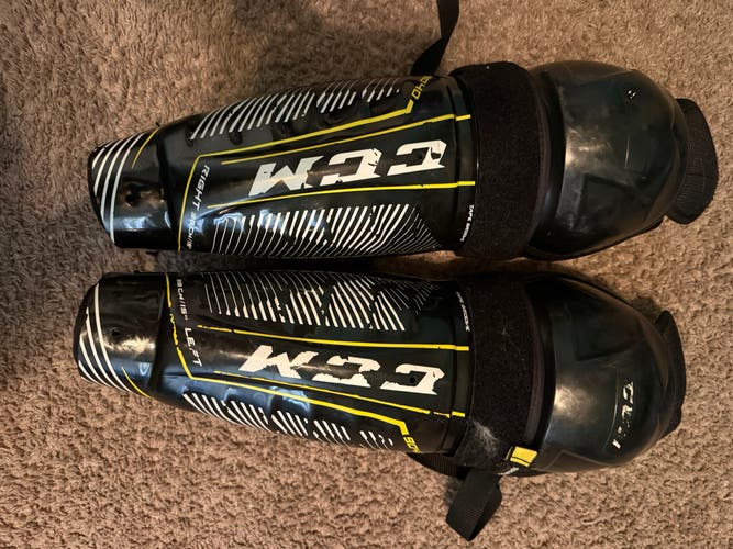 Senior CCM Tacks 9040 15" Shin Pads (Used)