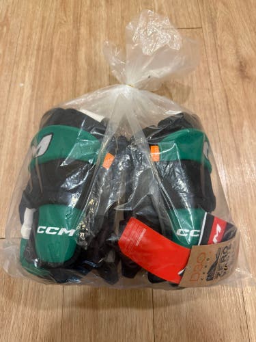 CCM HGPTKXFPP Gloves 14" Pro Stock (New)