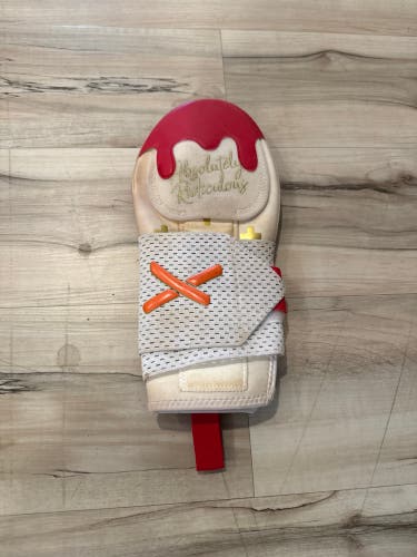 Aria red cross Sliding Mitt (Used)