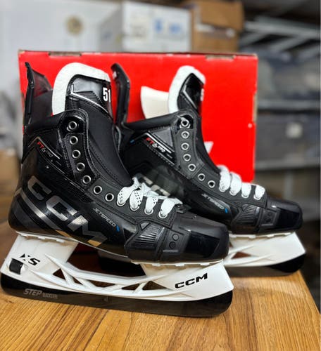 CCM JetSpeed FT6 Pro Hockey Skates - Senior 10.5 / Regular Width (New)
