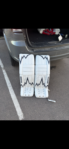 34" Vaughn Velocity V9 Pro Carbon Goalie Leg Pads (Used)