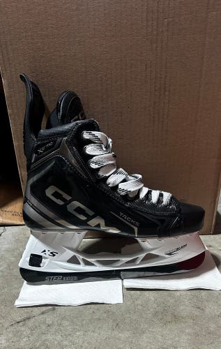 CCM Tacks XF Pro Hockey Skates Size 8 Regular Width (New)