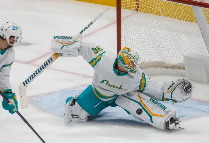 San Jose Sharks Golden Seals Warrior Ritual V2 Pro+ 26" *View Measurements & Read Full Description*