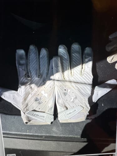 White Medium Adult Under Armour Blur Gloves (New)