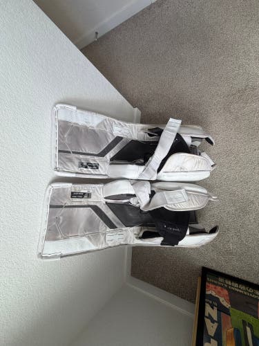 Small 2024 Bauer Mach Goalie Leg Pads (Used)