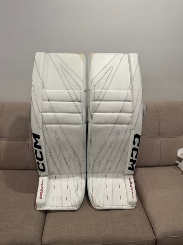 35" 2025 CCM Extreme Flex 7 Pro Goalie Leg Pads Pro Stock (Used)