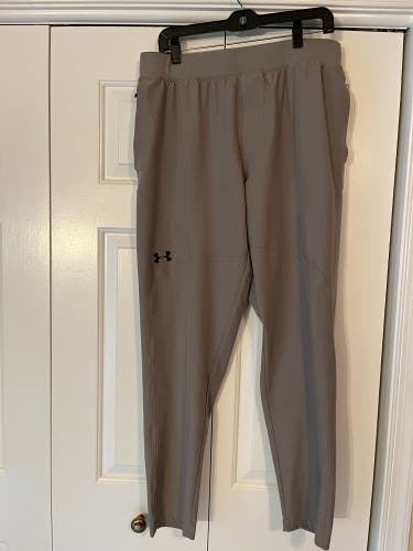 Men's XL Under Armour fitted training pants - LNC